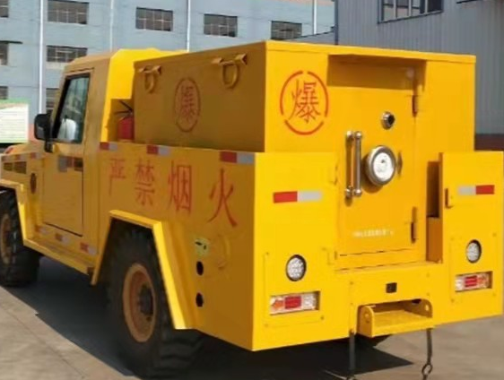长武凯龙爆破器材运输车：保障爆破任务的安全运行